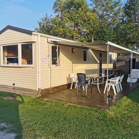 Stacaravan Op 5 Sterren Vakantiepark De Kuilart Friesland Aan Het Meer Met Zwembad 5P 237 Koudum Room photo